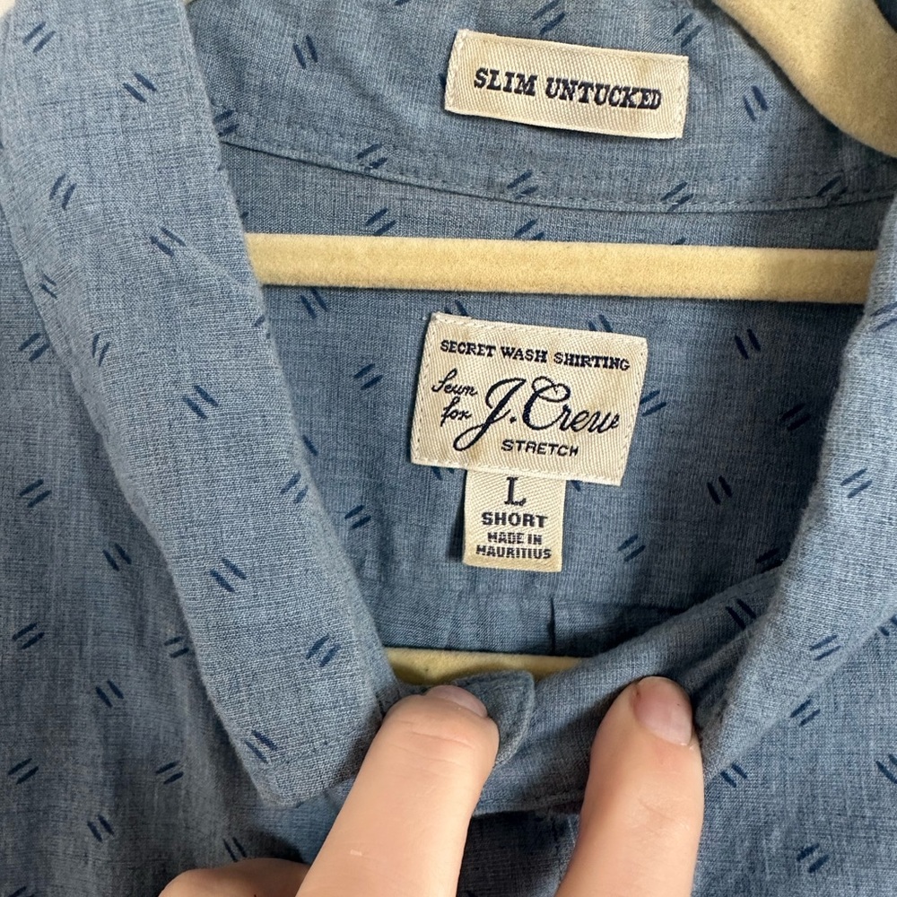 Men’s Button down - Picture 3 of 4